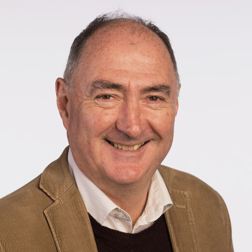 Portrait photo of Mark Smith