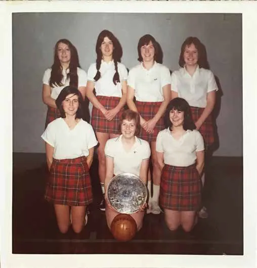 The University of Dundee Netball team posing their trophy in 1973