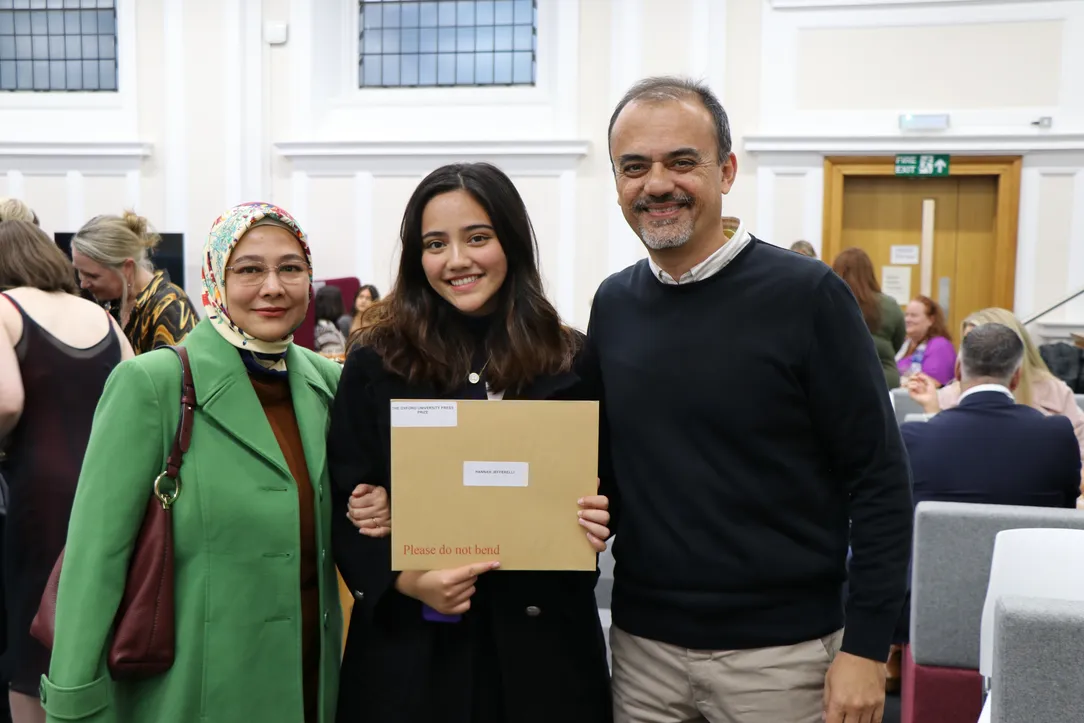 Hannah Jefferelli with her parents holding her School of Law award