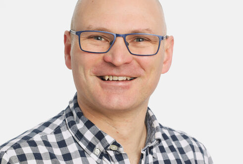 Portrait photo of Colin Murdoch