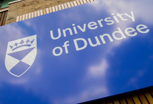 close up shot of University of Dundee sign