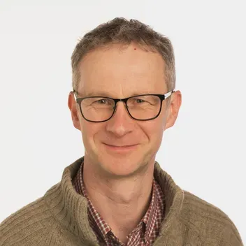 Portrait photo of Alan McDonald