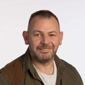 Portrait photo of Ali Napier