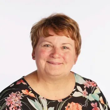 Portrait photo of Alison Mackay