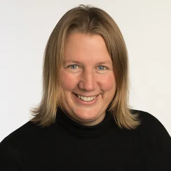 Portrait photo of Alison Pease