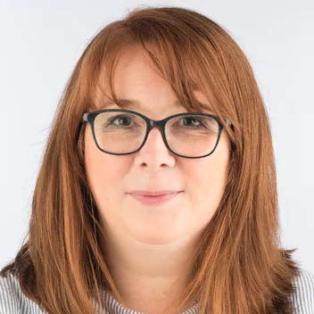 Portrait photo of Anya Farnan