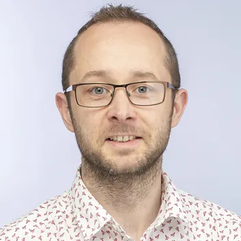 Portrait photo of Christopher Henstridge