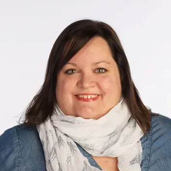 Portrait photo of Clare Robertson Hunt