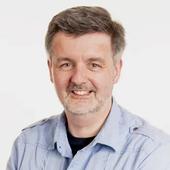 Portrait photo of Colin Henderson