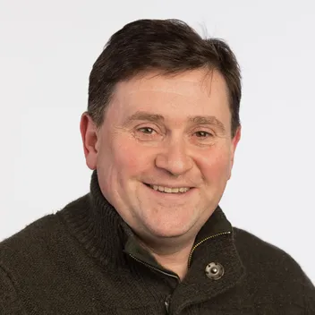 Portrait photo of Craig Phillips