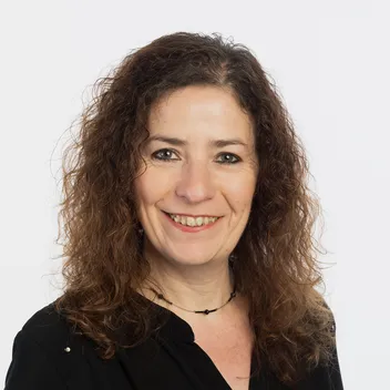 Portrait photo of Elaine Lee