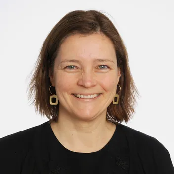 Portrait photo of Esther Sammler