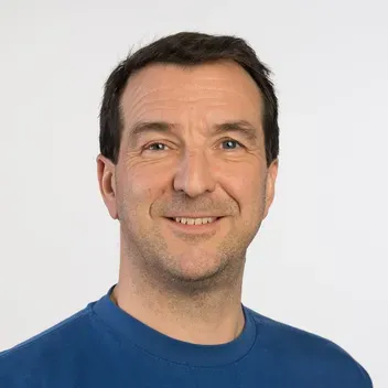 Portrait photo of Ian Newton