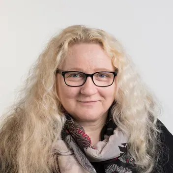 Portrait photo of Janice Aitken