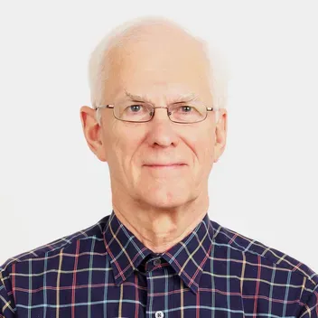 Portrait photo of John Cummings