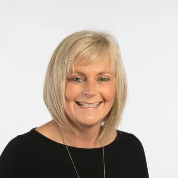 Portrait photo of Kay Findlay