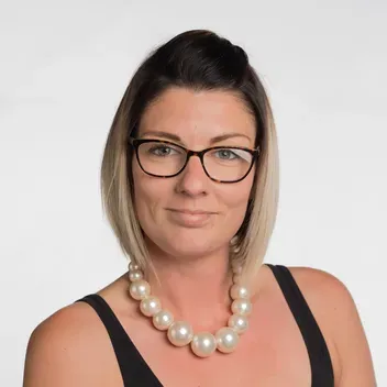 Portrait photo of Leigh Kelly