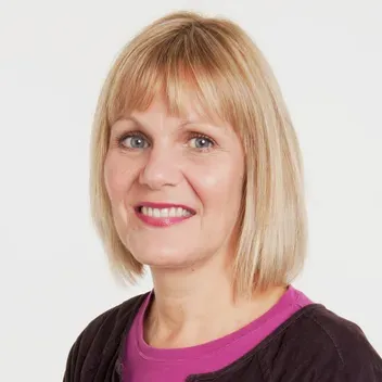 Portrait photo of Linda Johnston