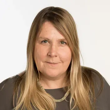 Portrait photo of Lorna Campbell