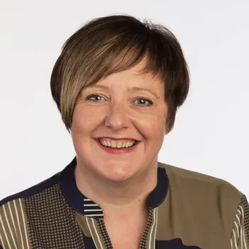 Portrait photo of Lynn Griffin