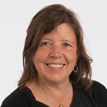 Portrait photo of Penny Lewis