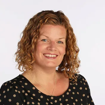 Portrait photo of Ruth O'Riordan