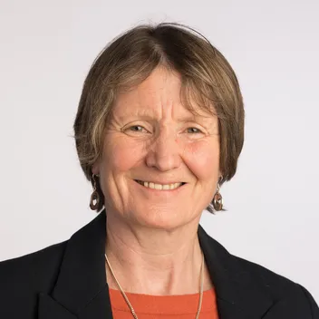 Portrait photo of Sarah Hendry