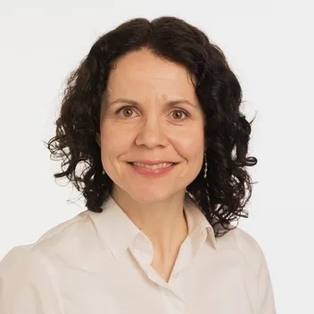 Portrait photo of Sarah McKim