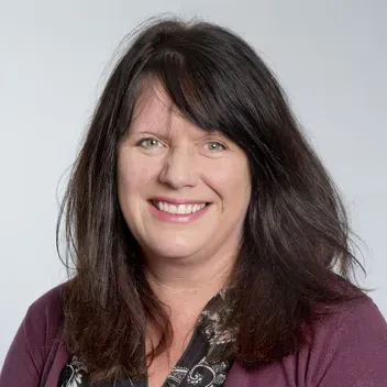 Portrait photo of Suzanne Bell