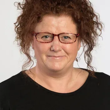 Portrait photo of Theresa Sandeman