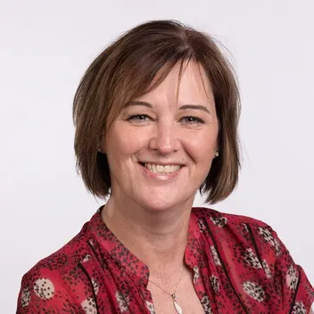 Portrait photo of Tricia Thomson