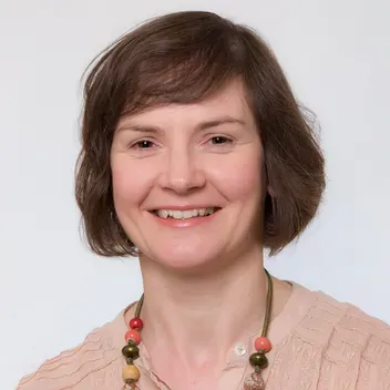 Portrait photo of Hazel Braid