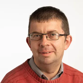 Portrait photo of Gordon Spark