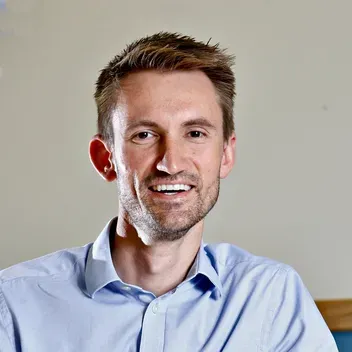 Portrait photo of Neil Harrison