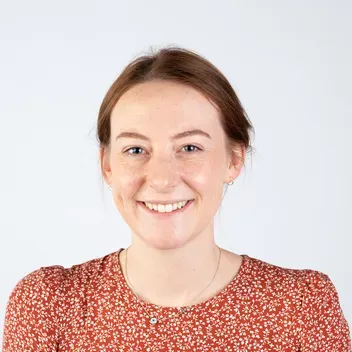 Portrait photo of Suzanne Zaremba