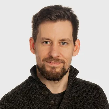 Portrait photo of Simon Cook