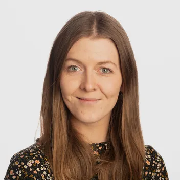 Portrait photo of Amy Lloyd