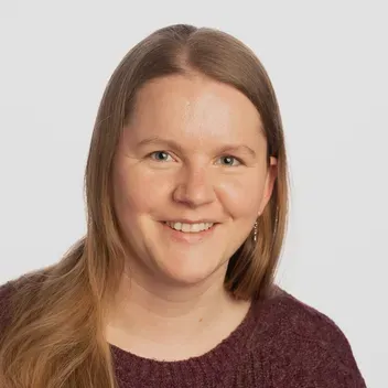 Portrait photo of Karen Meyer