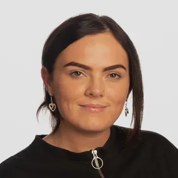 Portrait photo of Kirsty Spink