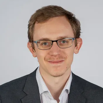 Portrait photo of Tom Eaves