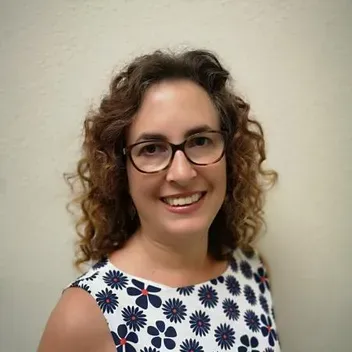 Portrait photo of Alissa Melinger