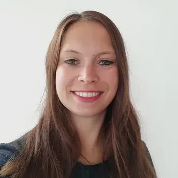 Portrait photo of Rosslyn Kerr