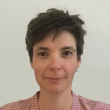 Portrait photo of Alex Roberts