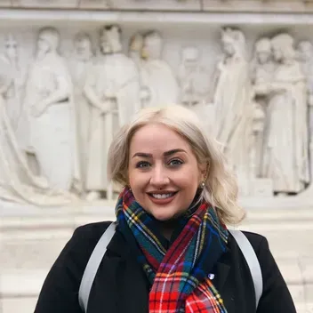 Portrait photo of Kellie Ioannou