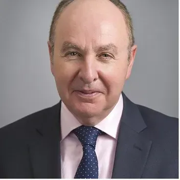 Portrait photo of Peter Leon