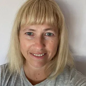 Portrait photo of Jennifer Forbes