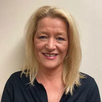 Portrait photo of Heather Geddes