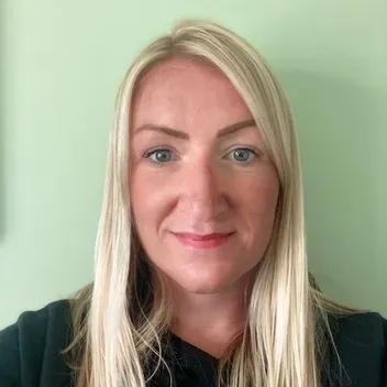 Portrait photo of Linn McFarlane