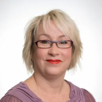 Portrait photo of Collette Henderson