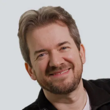 Portrait photo of Ian Ganley